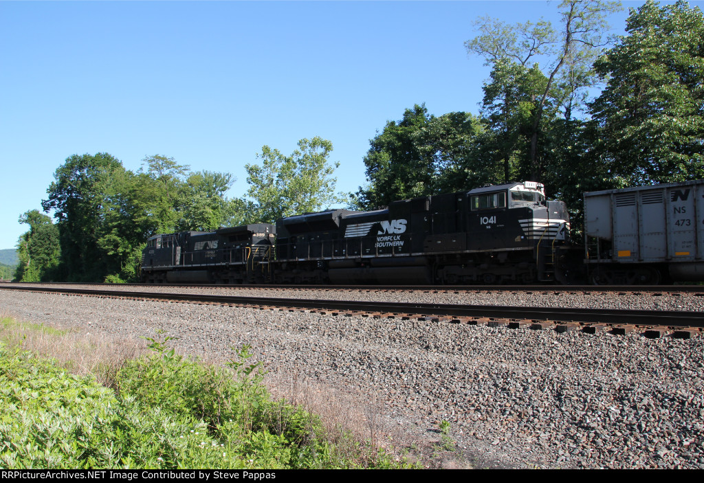NS 4389 and 1041 take train 593 through Cove PA with coal empties